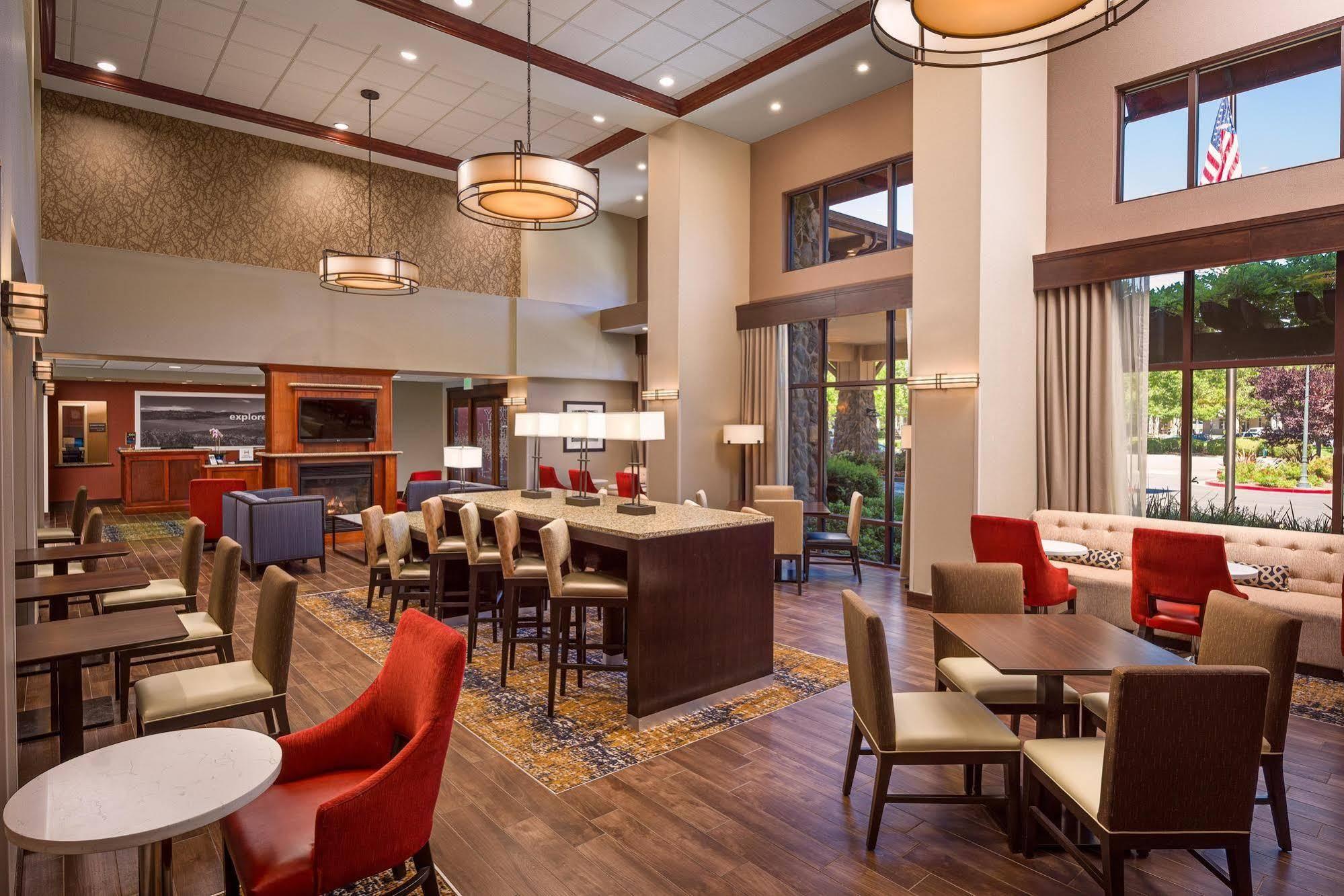 Hampton Inn & Suites Windsor-Sonoma Wine Country Екстер'єр фото