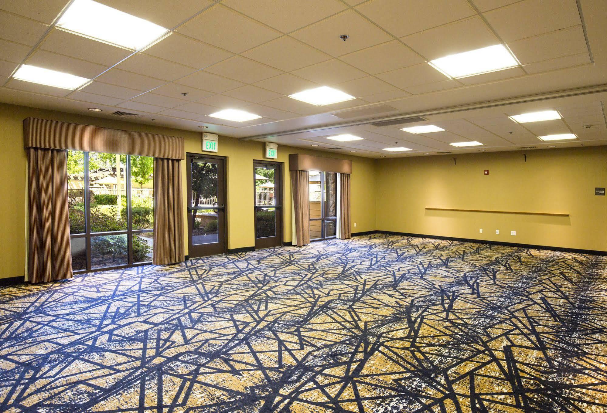 Hampton Inn & Suites Windsor-Sonoma Wine Country Екстер'єр фото