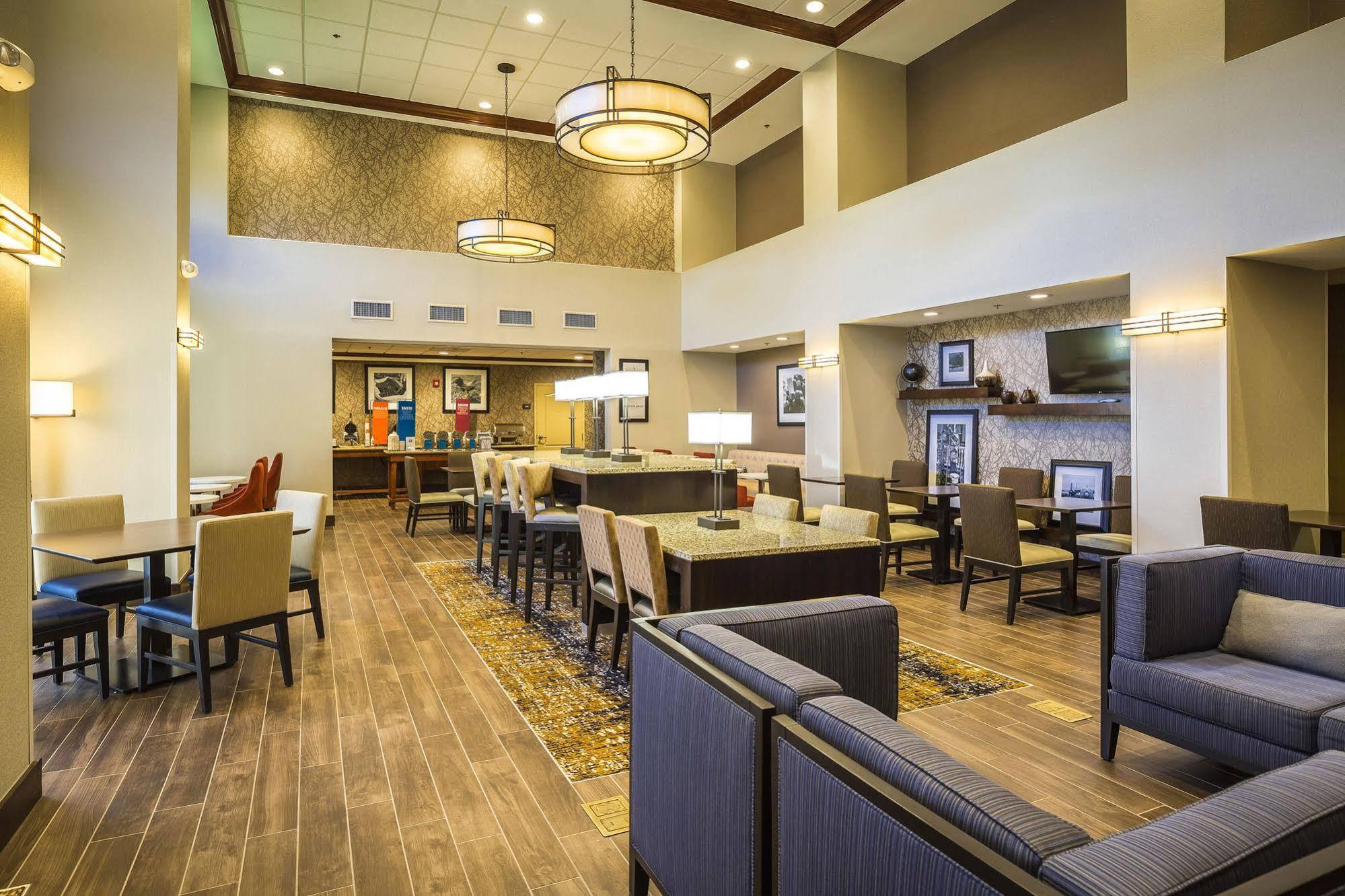 Hampton Inn & Suites Windsor-Sonoma Wine Country Екстер'єр фото