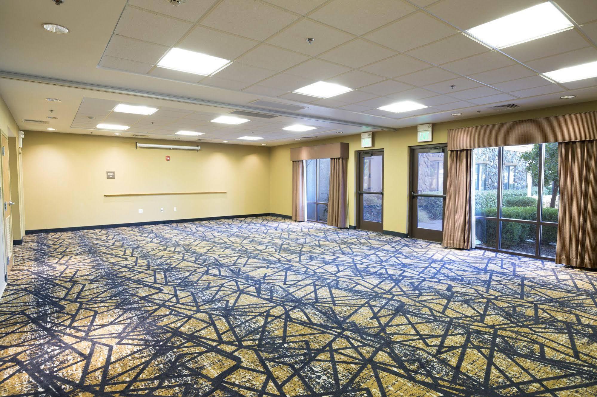 Hampton Inn & Suites Windsor-Sonoma Wine Country Екстер'єр фото