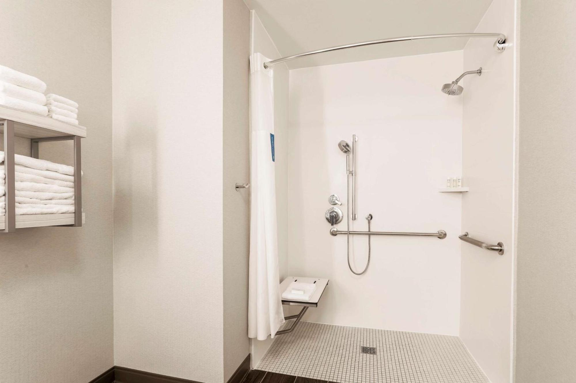 Hampton Inn & Suites Windsor-Sonoma Wine Country Екстер'єр фото