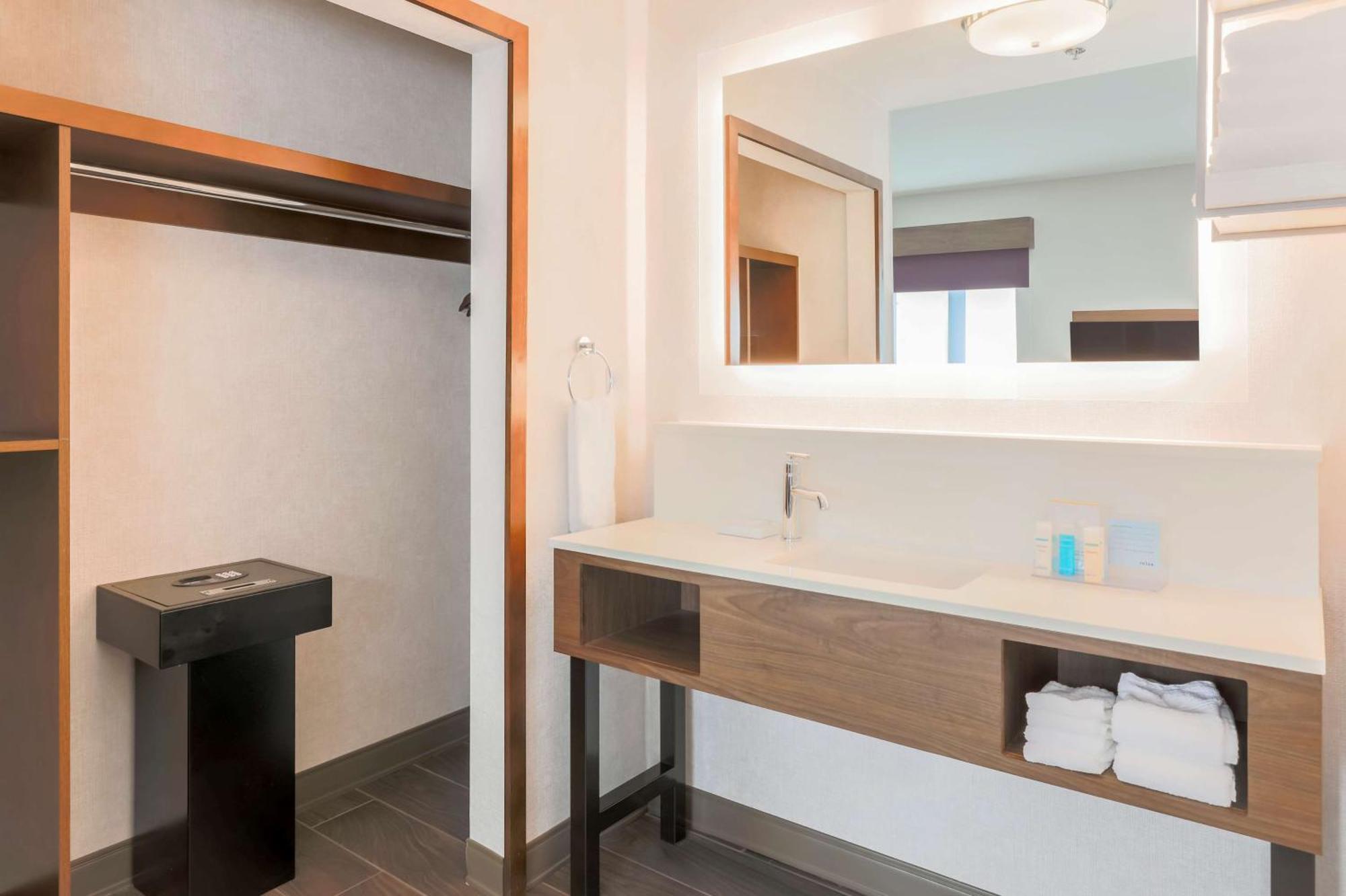 Hampton Inn & Suites Windsor-Sonoma Wine Country Екстер'єр фото