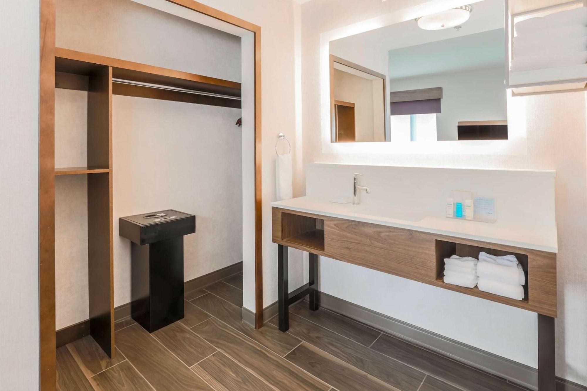 Hampton Inn & Suites Windsor-Sonoma Wine Country Екстер'єр фото