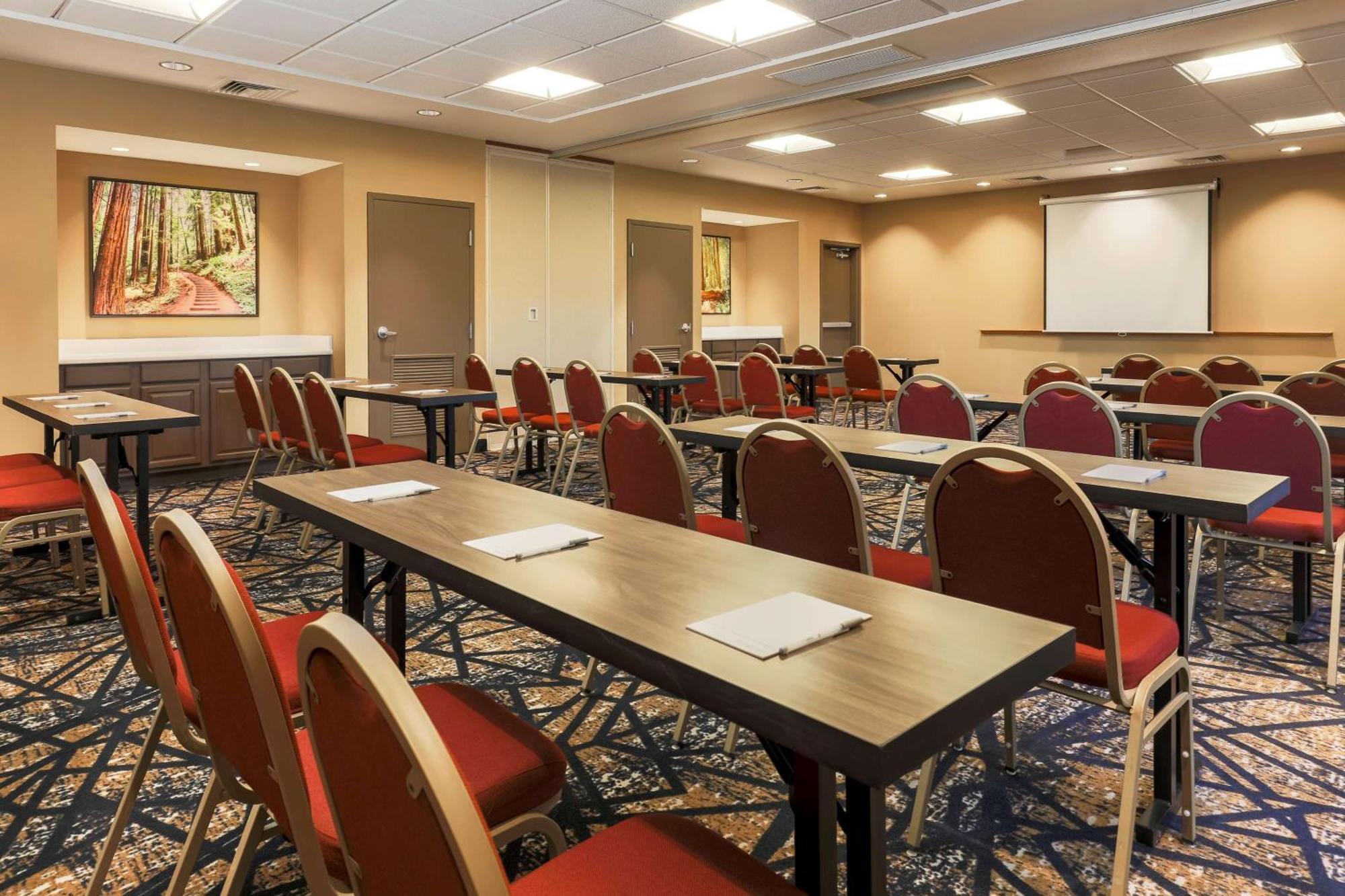 Hampton Inn & Suites Windsor-Sonoma Wine Country Екстер'єр фото