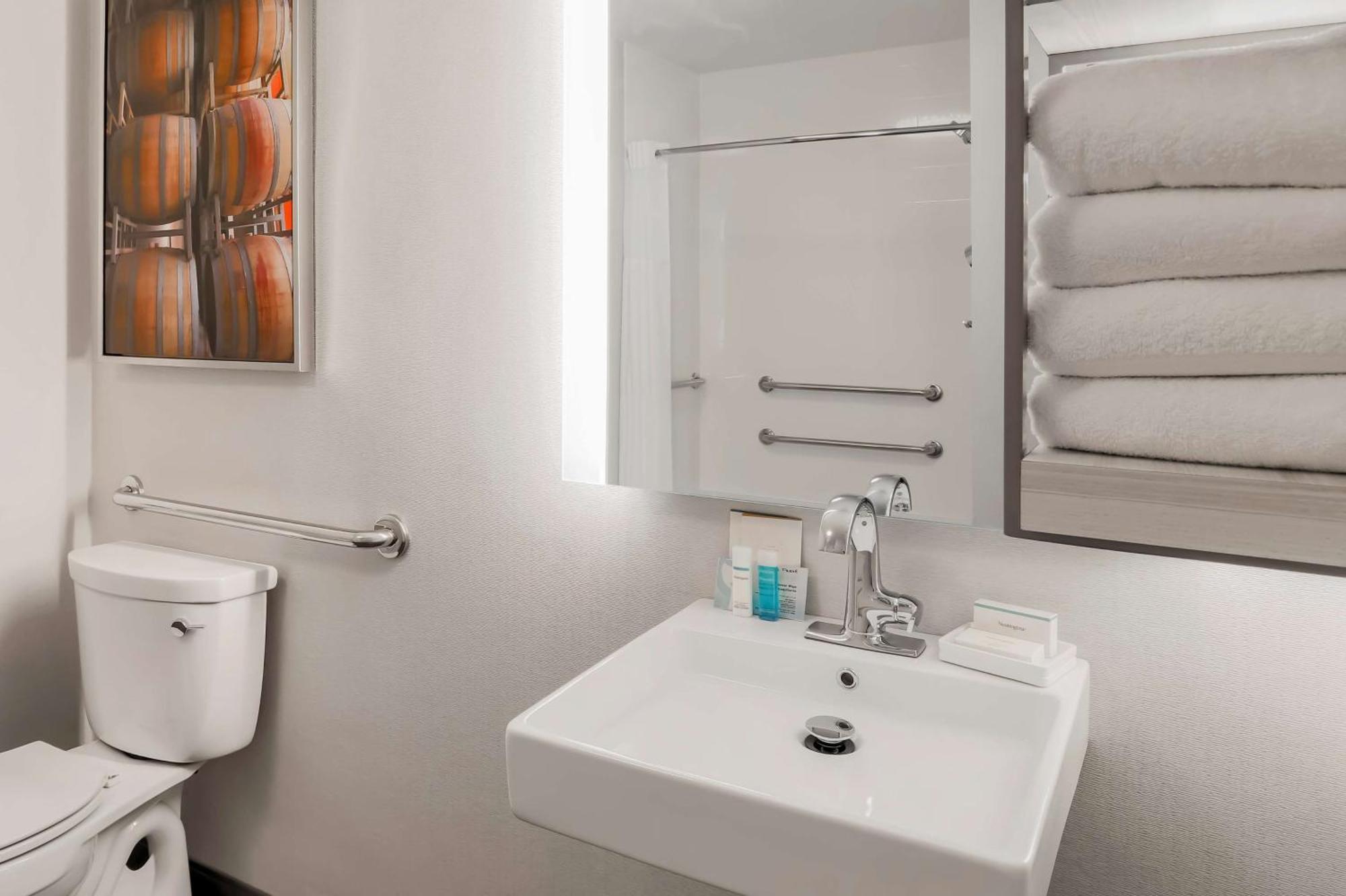 Hampton Inn & Suites Windsor-Sonoma Wine Country Екстер'єр фото