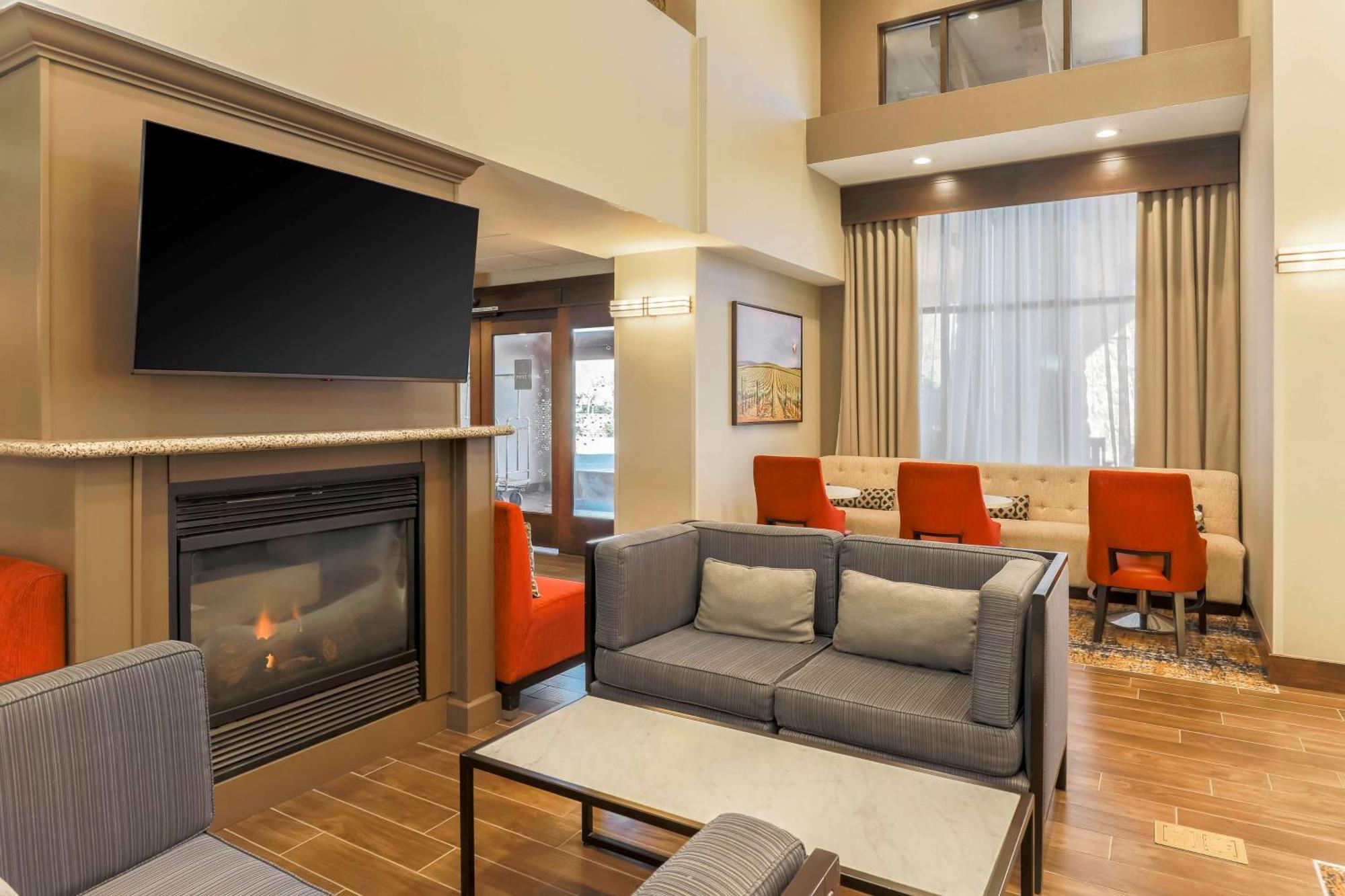 Hampton Inn & Suites Windsor-Sonoma Wine Country Екстер'єр фото