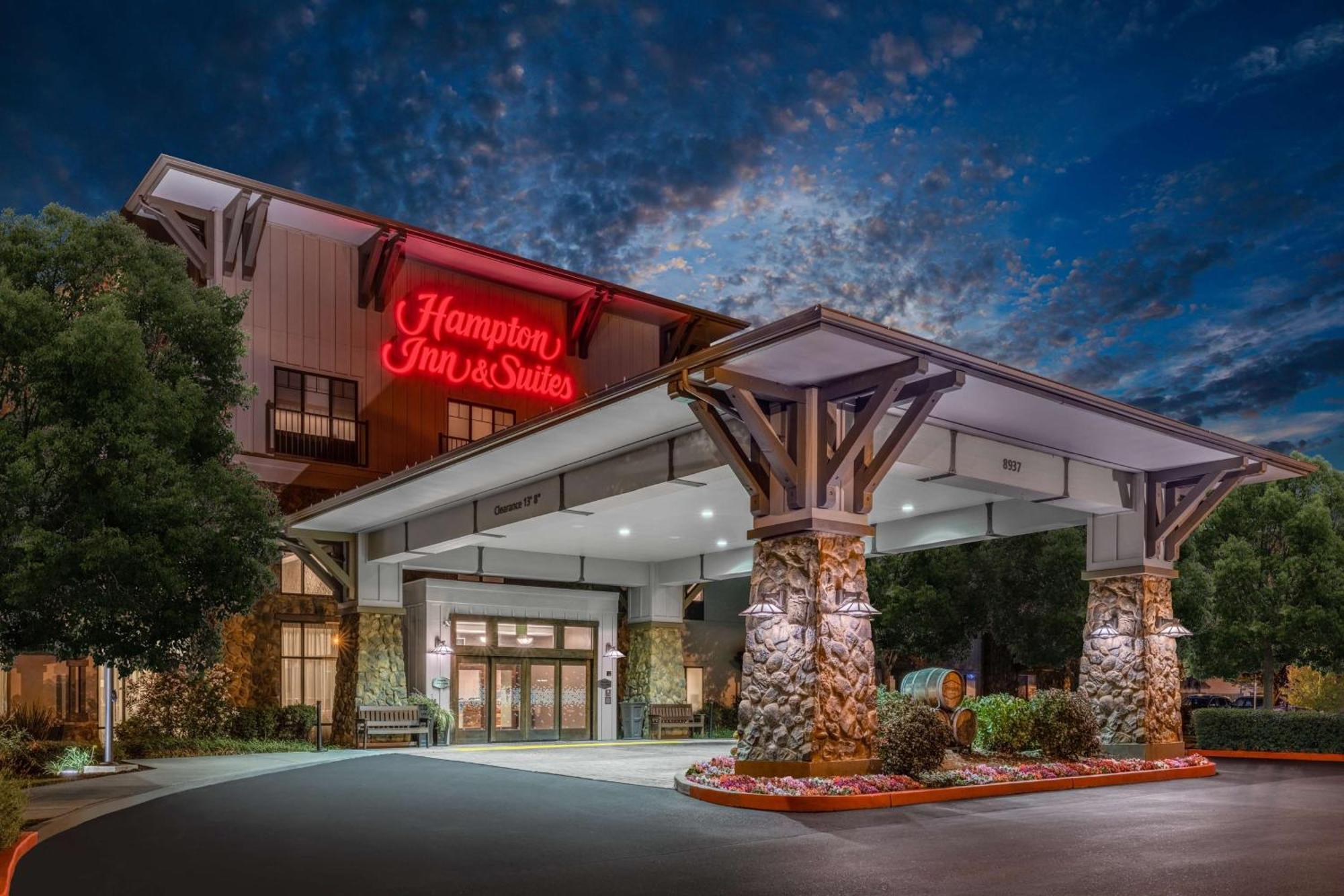 Hampton Inn & Suites Windsor-Sonoma Wine Country Екстер'єр фото