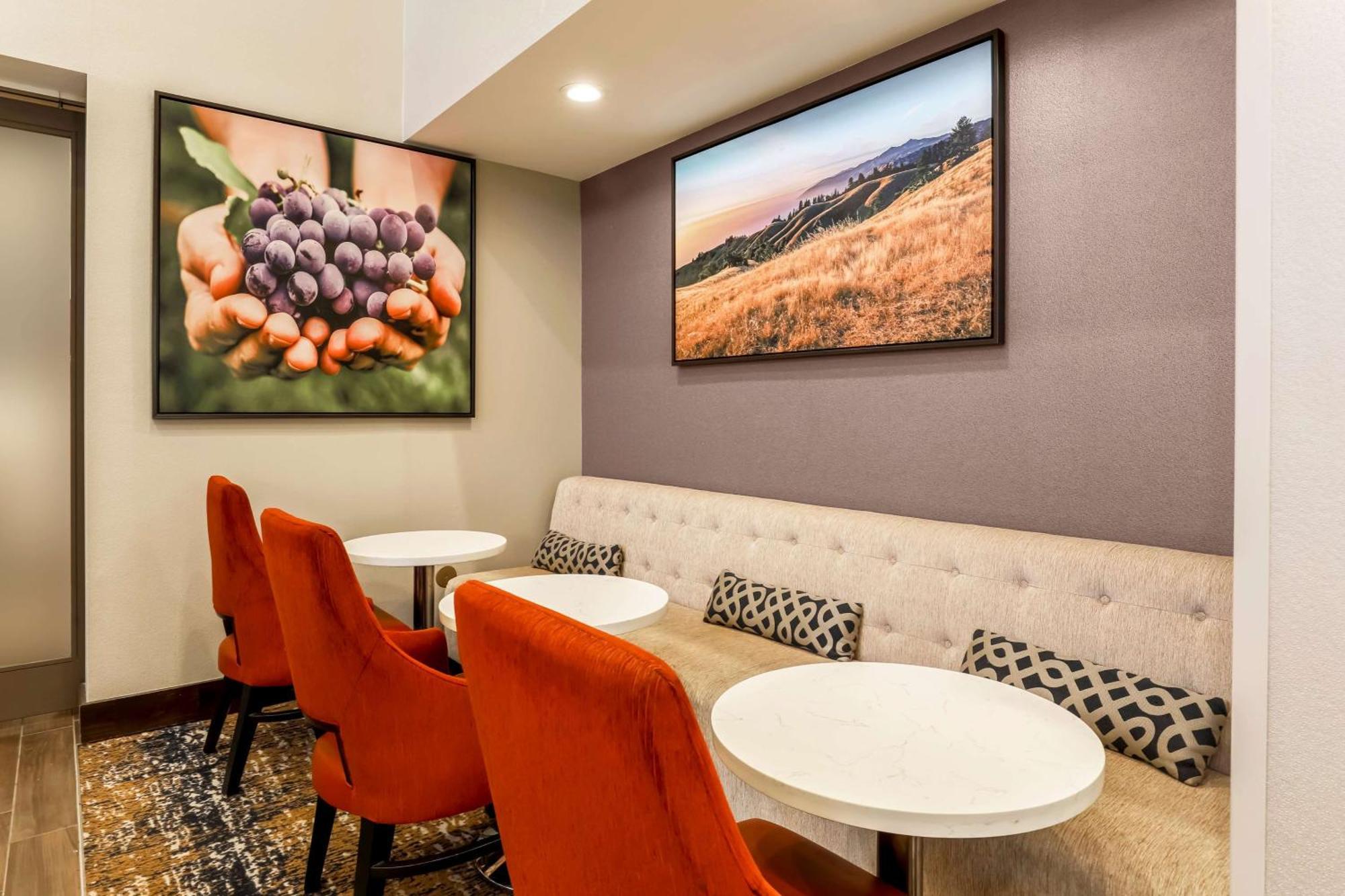 Hampton Inn & Suites Windsor-Sonoma Wine Country Екстер'єр фото