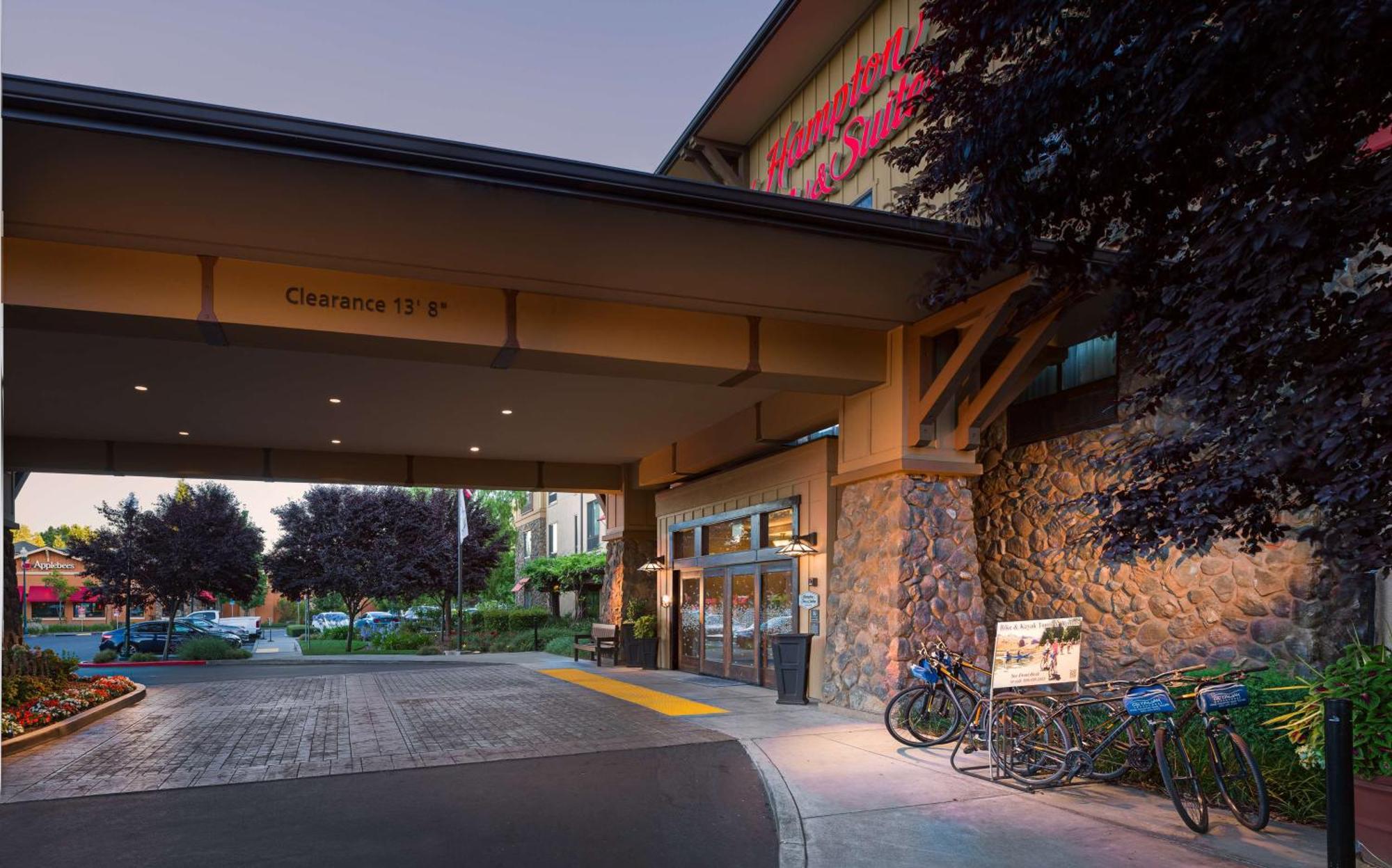 Hampton Inn & Suites Windsor-Sonoma Wine Country Екстер'єр фото