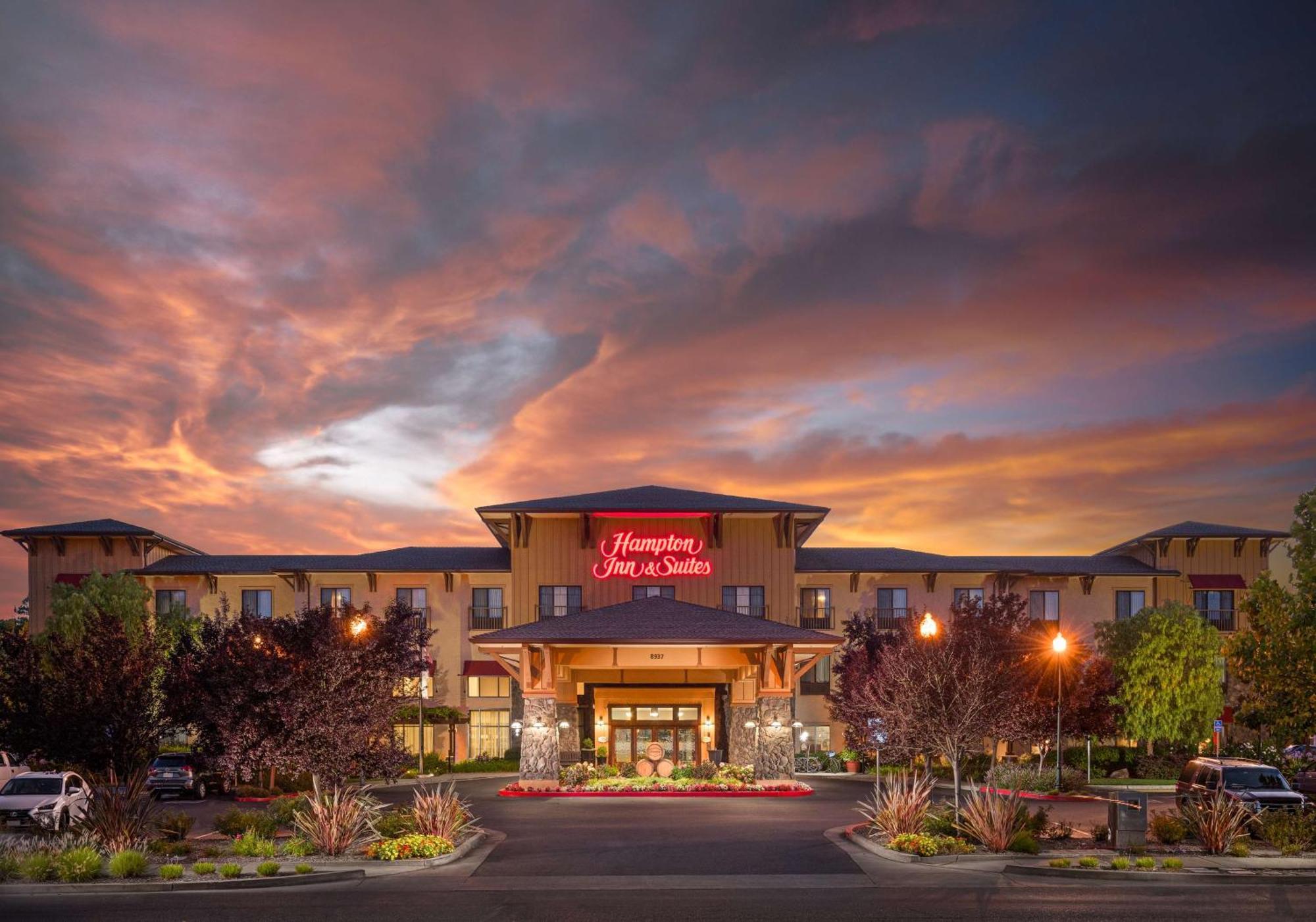 Hampton Inn & Suites Windsor-Sonoma Wine Country Екстер'єр фото