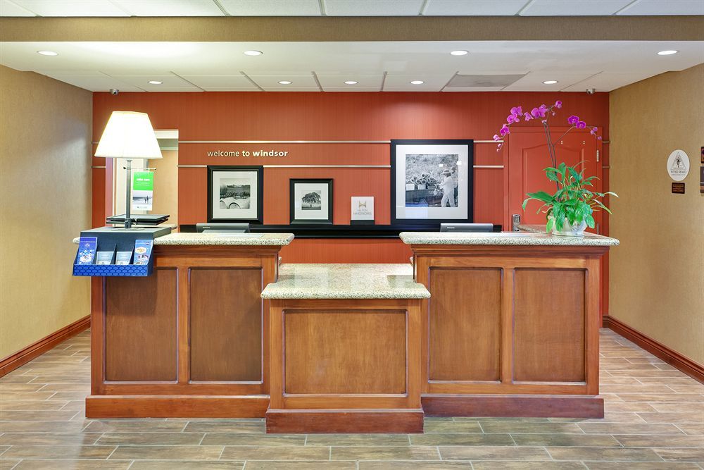 Hampton Inn & Suites Windsor-Sonoma Wine Country Екстер'єр фото